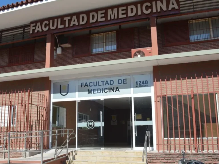 🔴 CORRIENTES | Desalojaron la Facultad de Medicina de la UNNE por una amenaza de bomba