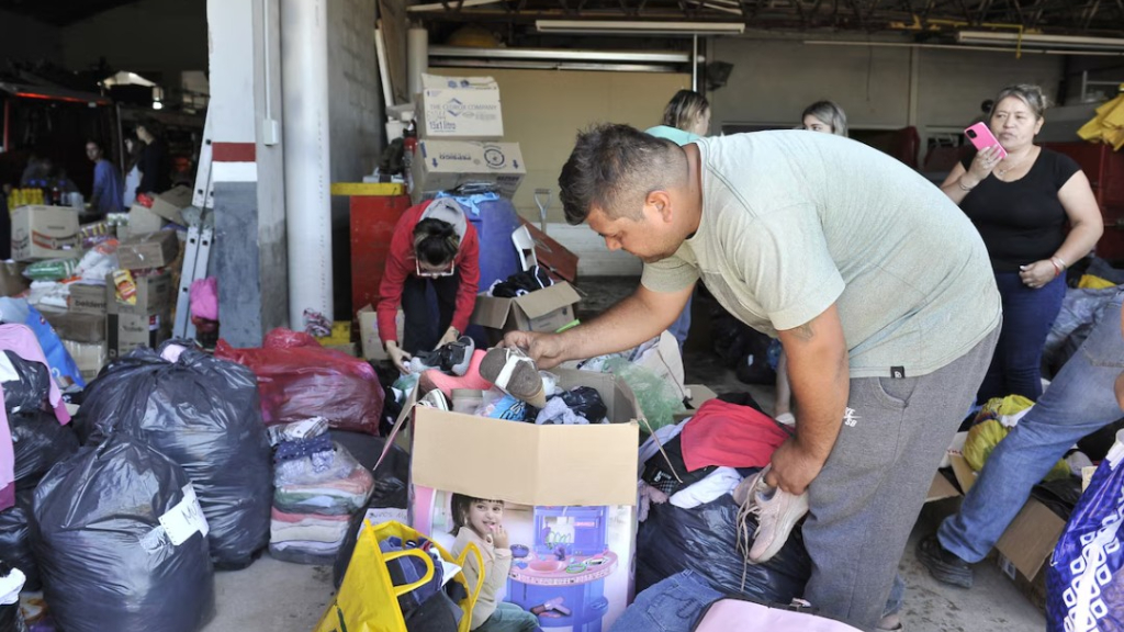 Todo el Conurbano se movilizó masivamante para acercar donaciones a los vecinos de Bahía Blanca tras el trágico temporal.