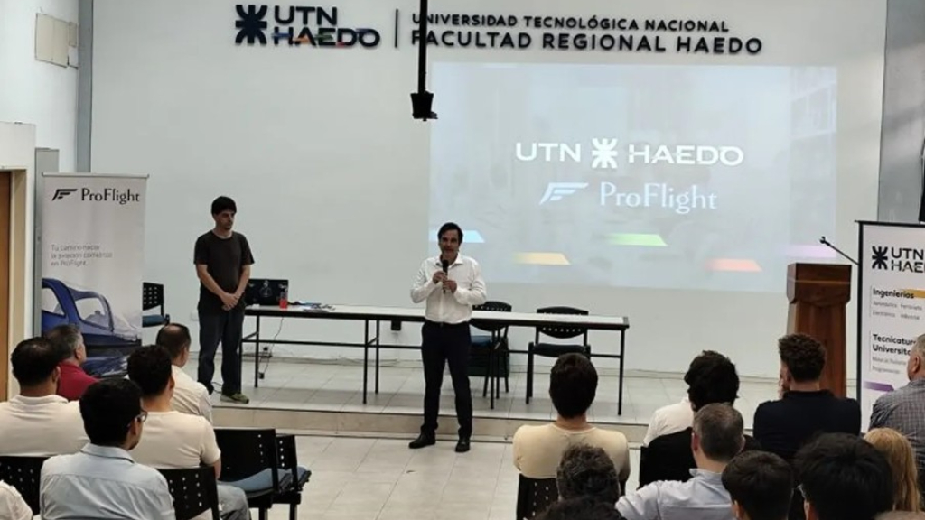 La UTN de Haedo lanzó la Tecnicatura en Operación de Aeronaves (TUOA) y aún quedan vacantes para inscribirse.