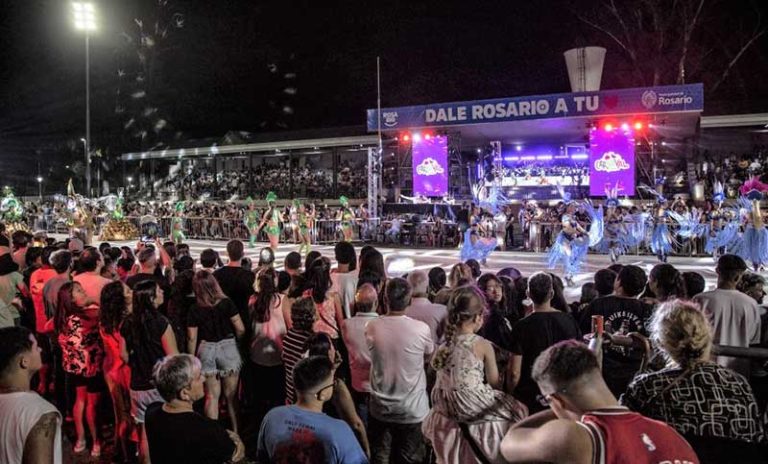 Miles de personas celebraron el carnaval a puro baile en Rosario