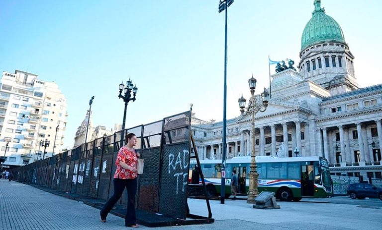 Jubilados y sectores sindicales y populares vuelven a marchar al Congreso, a una semana de la represión