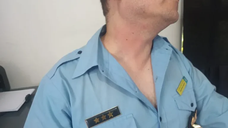 🔴 POLICIALES | Un motociclista y sus parientes agredieron a dos policías en un operativo