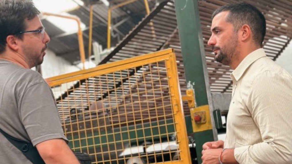 El titular del HCD de Lanús y Vicepresidente del PJ local, Agustín Balladares, se reunió con comerciantes y empresarios locales para interiorizarse del complejo momento económico que atraviesan.,