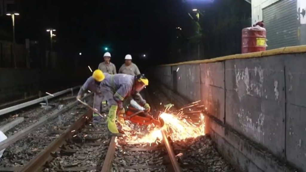 Las obras a lo largo del ramal Tigre del tren Mitre se realizan actualmente durante la noche para no afectar el servicio diurno.