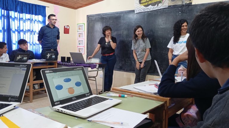 🔴 PROVINCIALES | Escuelas rurales mediadas por TIC: representantes de educación y de Unicef estuvieron en sedes de Charadai