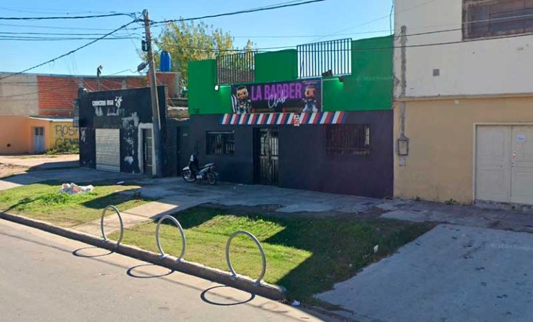 Asesinan a un hombre e hieren otro en una barbería en barrio Las Flores