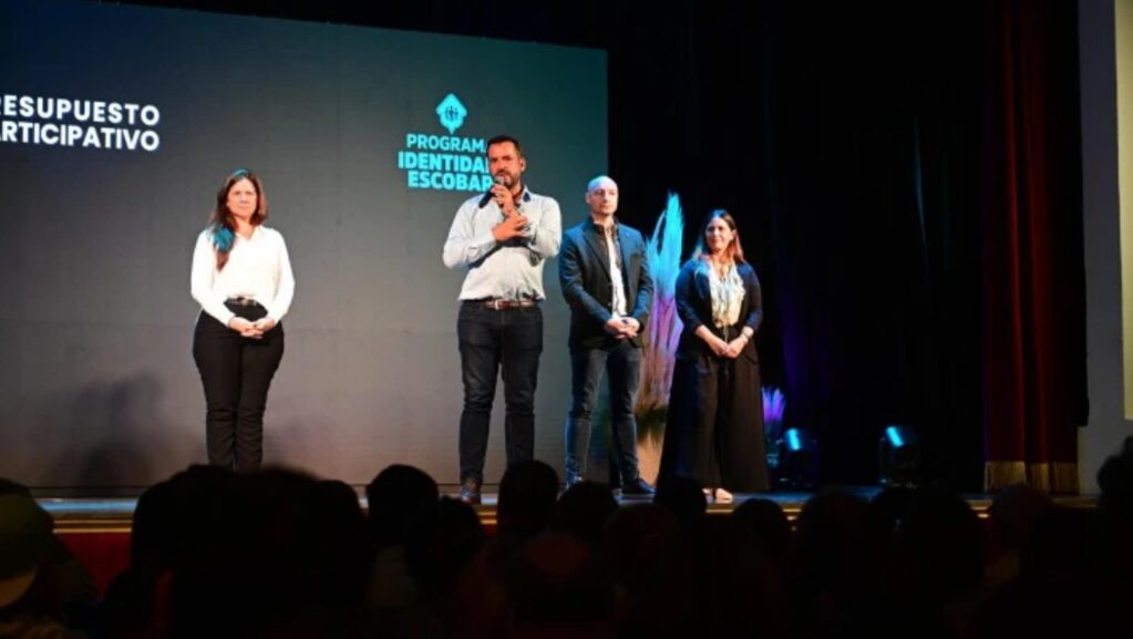 Ariel Sujarchuk, Escobar Participa