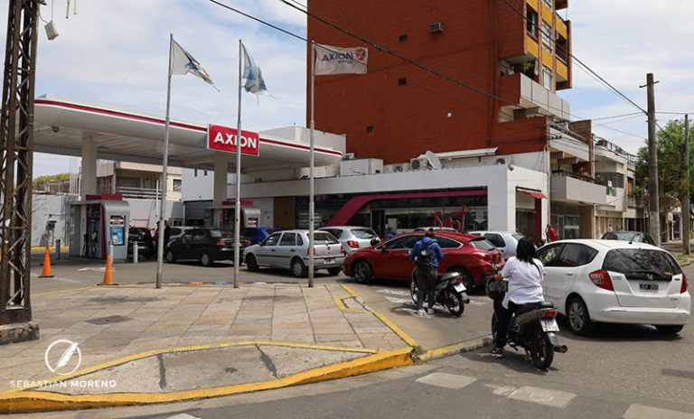 Otras dos petroleras se sumaron a YPF y bajaron los precios de los combustibles