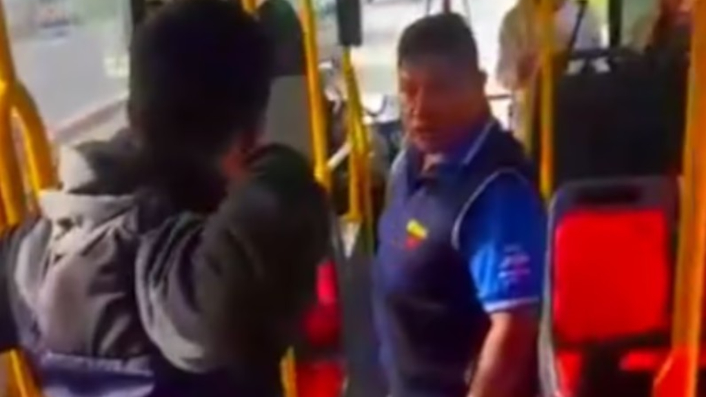 El salvaje ataque del colectivero de la Línea 60 de colectivos a un pasajero ocurrió en Rincón de Milberg, en Tigre. Lo atacó con un cuchillo Tramontina.