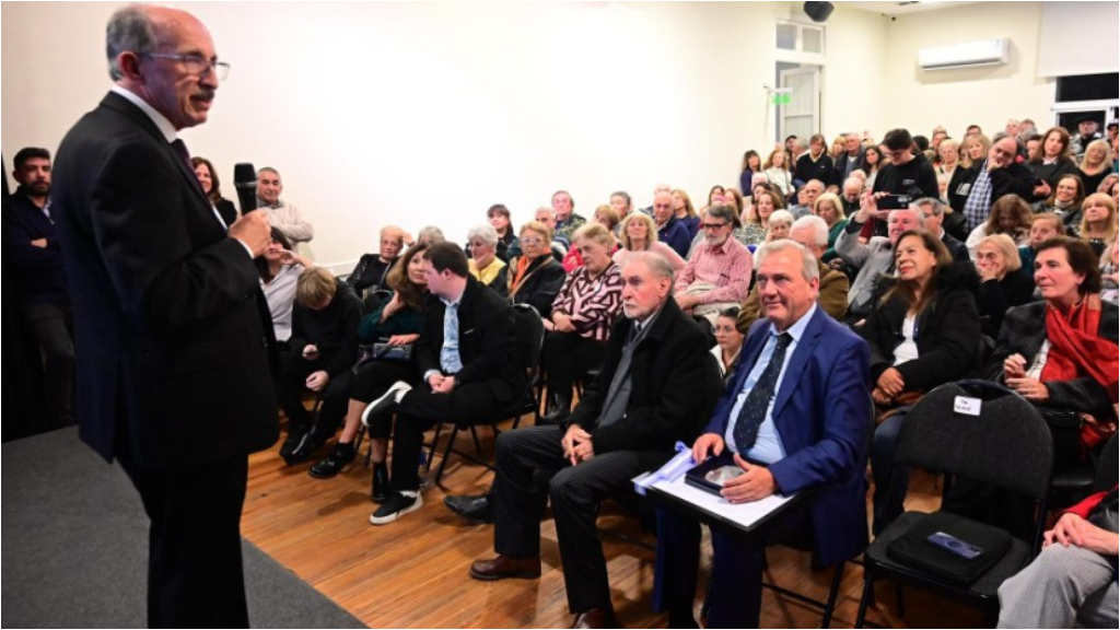 Javier Burruchaga, Gustavo Lemme y Rubén Raúl González, los tres médicos distinguidos en Escobar por su calidad en el ejercicio de la medicina.