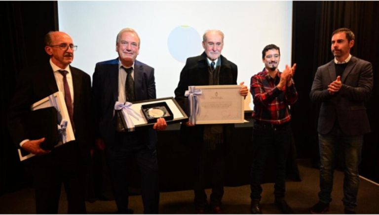 Ciudadano ilustre, 13.000 cirugías y 4.500 partos: tres médicos fueron distinguidos en Escobar por su servicio a la salud