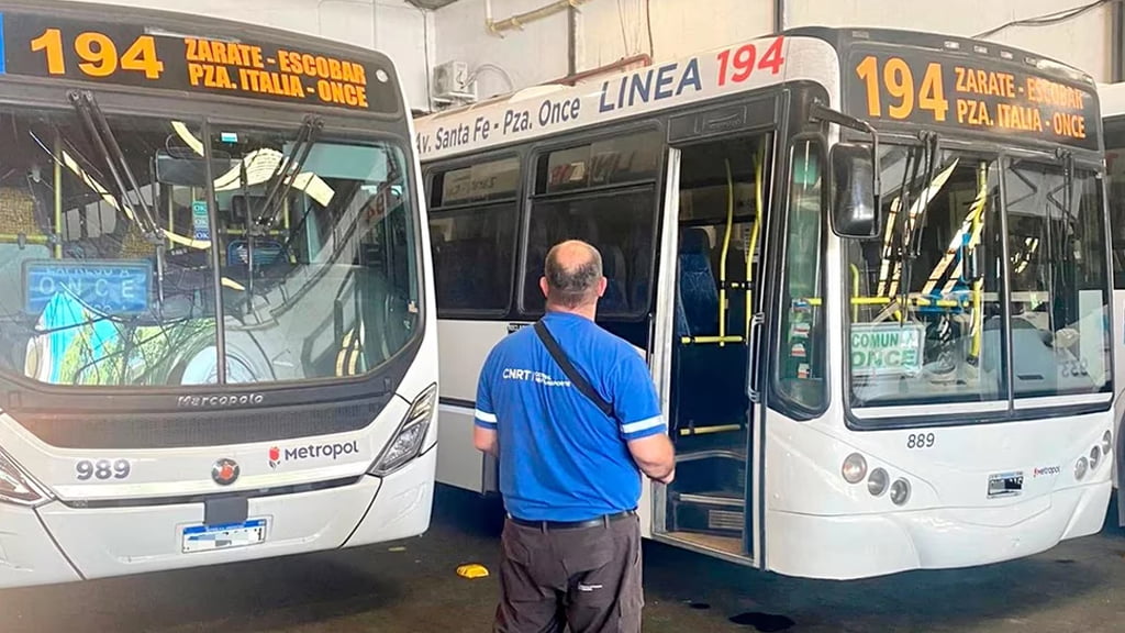 Por el ataque a un chofer, el paro de colectivos afecta ya a más líneas: cuáles son las 30 que ya dejaron de circular en el AMBA