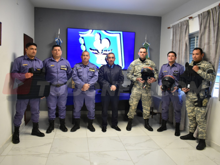 🔴  RESISTENCIA | Se realizó la entrega de equipamientos policiales