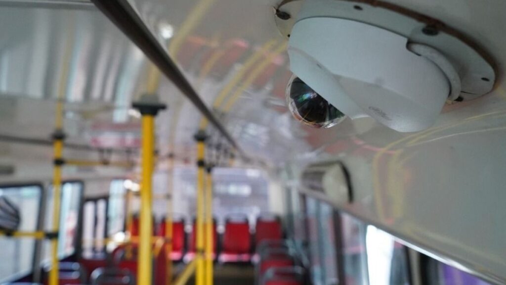 Esteban Echeverría refuerza su seguridad e instala cámaras en los colectivos: qué líneas serán intervenidas