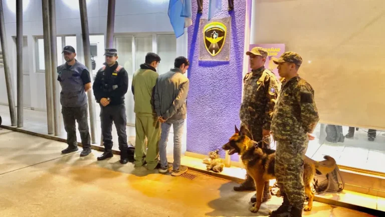 🔴 POLICIALES | Dos detenidos con más de dos kilos de marihuana en un colectivo Chaco-Corrientes