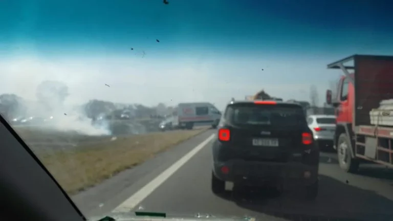 馃敶 TUCUM脕N | Impresionante choque en cadena: una nube de humo provoc贸 un accidente con 10 autos