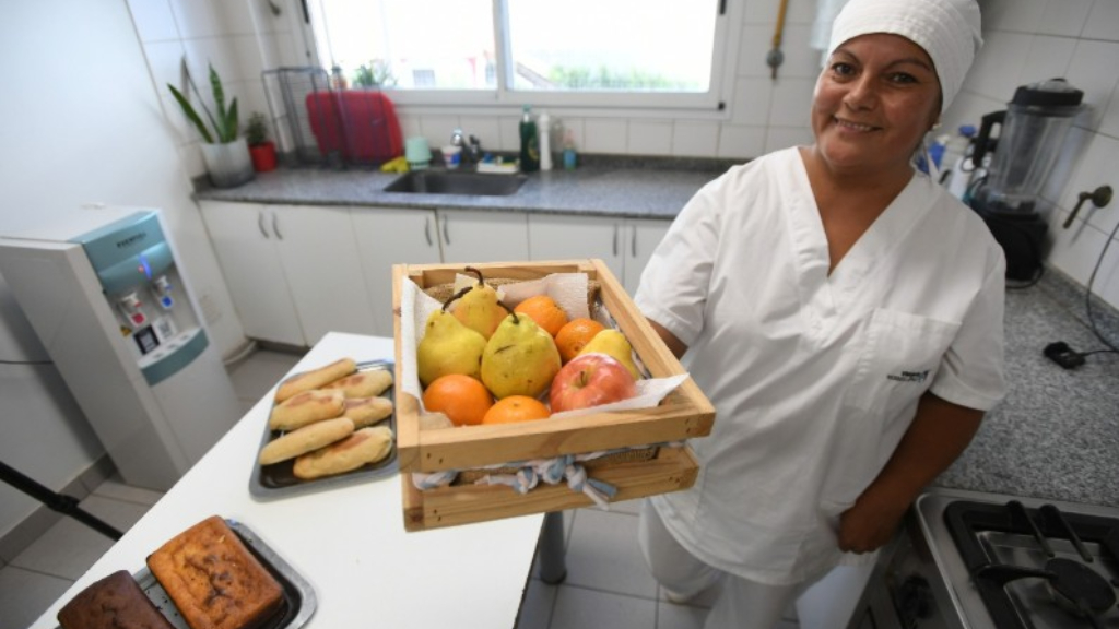 Las escuelas municipales de Vicente López eliminan los alimentos ultraprocesados en las comidas que les dan a los chicos. El objetivo es plantear una alimentación saludable.