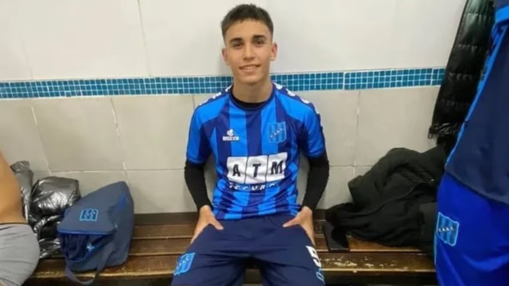 Oriundo de San Antonio de Padua, zurdo y con la 10 como estandarte, Camilo Nuin hizo inferiores en Boca y jugaba en la reserva de San Telmo. Falleció durante una operación de rodlla.