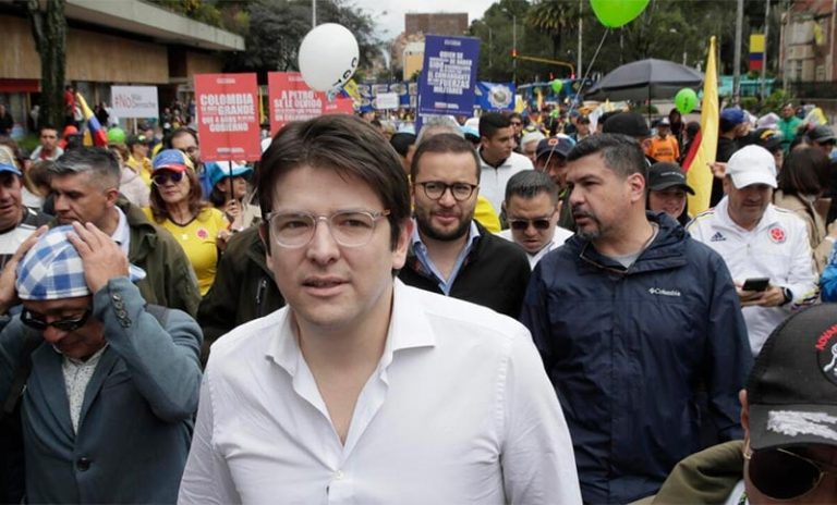 Colombia: el candidato presidencial Miguel Uribe fue atacado a balazos durante un acto de campaña
