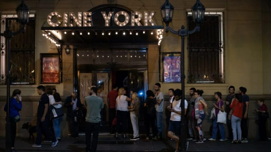 En el Cine York de Olivos, en Vicente López, se verán cinco películas de Carlos Gardel.