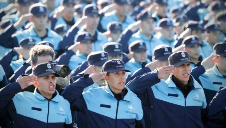 La Provincia abrió la inscripción para trabajar en la Policía Bonaerense: requisitos y cuánto pagan en la fuerza