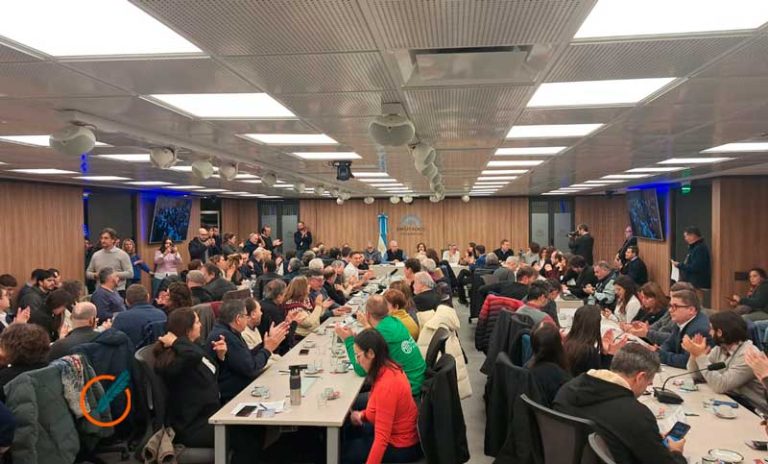 Diputados: científicos reclaman respuestas y prometen judicializar decretos de Milei