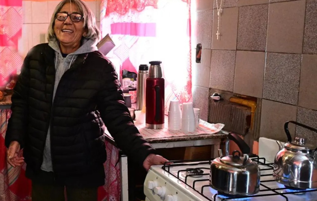El intendente de Escobar, Ariel Sujarchuk, durante el acto de inauguración de la nueva red de gas del barrio Villa Angélica, en Garín.