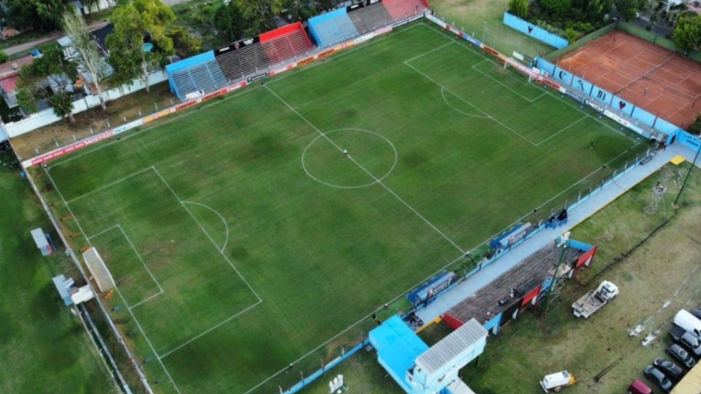 Las autoridades del club Brown de Adrogué desplazaron al DT de las inferiores que fue denunciado por un jugador menor de edad. Ya intervino la Justicia.