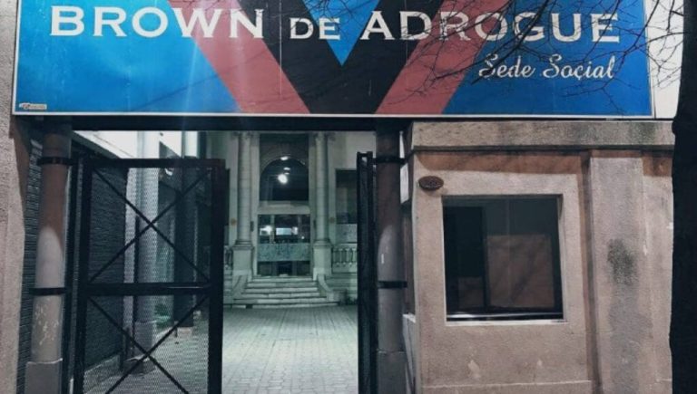 Escándalo en Brown de Adrogué por «mensajes comprometedores» de un DT a un chico de Inferiores: qué hará la Justicia