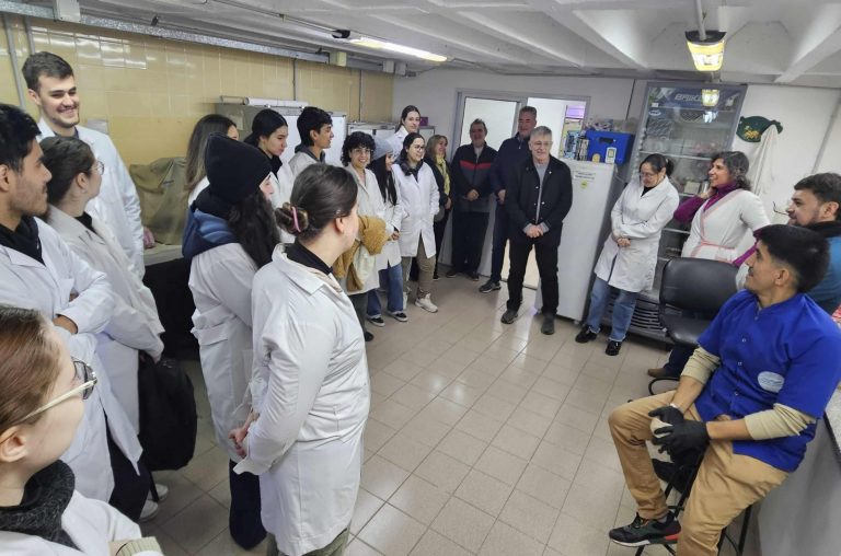 🔴 PROVINCIALES | APA y la UTN Resistencia desarrollaron actividades extensionistas con alumnos de ingeniería química