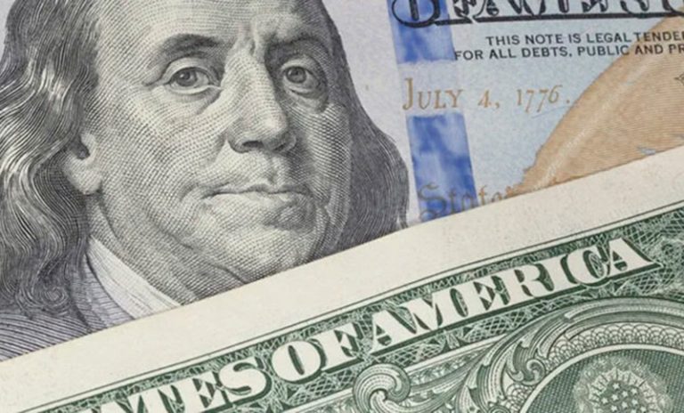 Pese a la intervención del Gobierno, el dólar oficial subió $15 y cerró agosto en $1.360