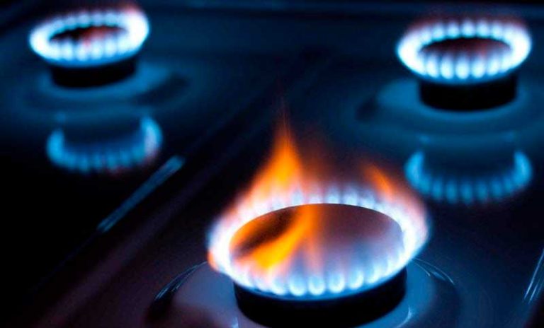 Los altos costos de los servicios impactan en el consumo: cayó el uso de gas, agua y electricidad en Santa Fe