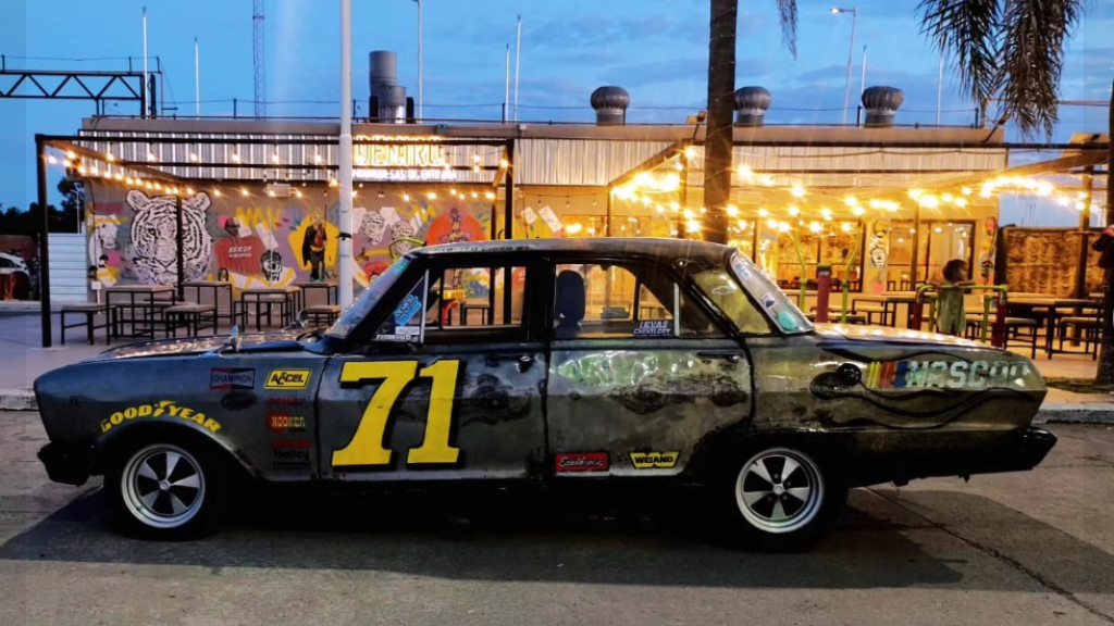 Un Chevrolet 400 tuneado que estará en la expo del Predio Floral de Escobar.