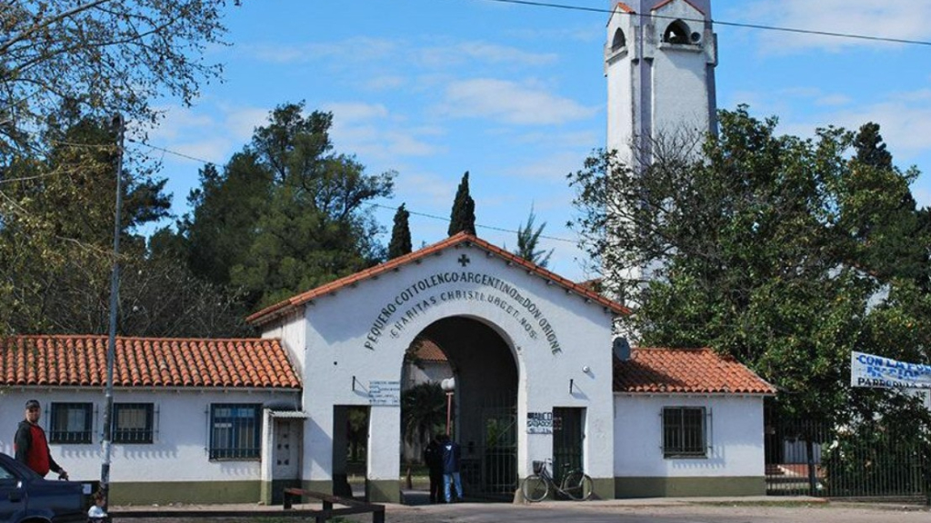 Quienes deseen sumarse a la campaña para ayudar al Pequeño Cottolengo Don Orione deben llevar sus donaciones a la sede de Avenida Lacaze 3963, en Claypole, partido de Almirante Brown.