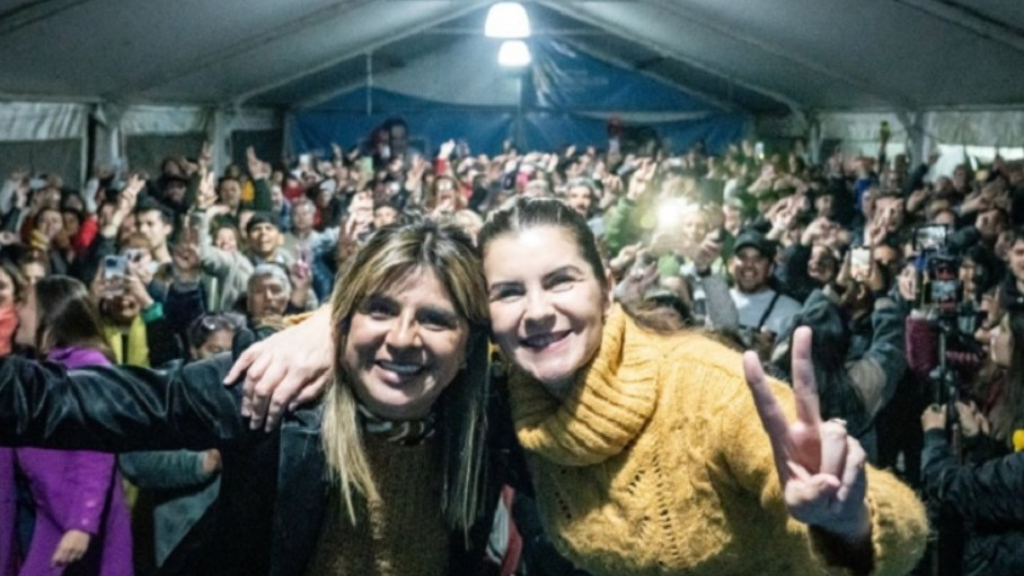Mariel Fernández ganó en Moreno, viajó a La Plata para festejar con el gobernador Axel Kicillof y luego fue a Capital Federal para visitar a Cristina en el departamento donde cumple su condena.