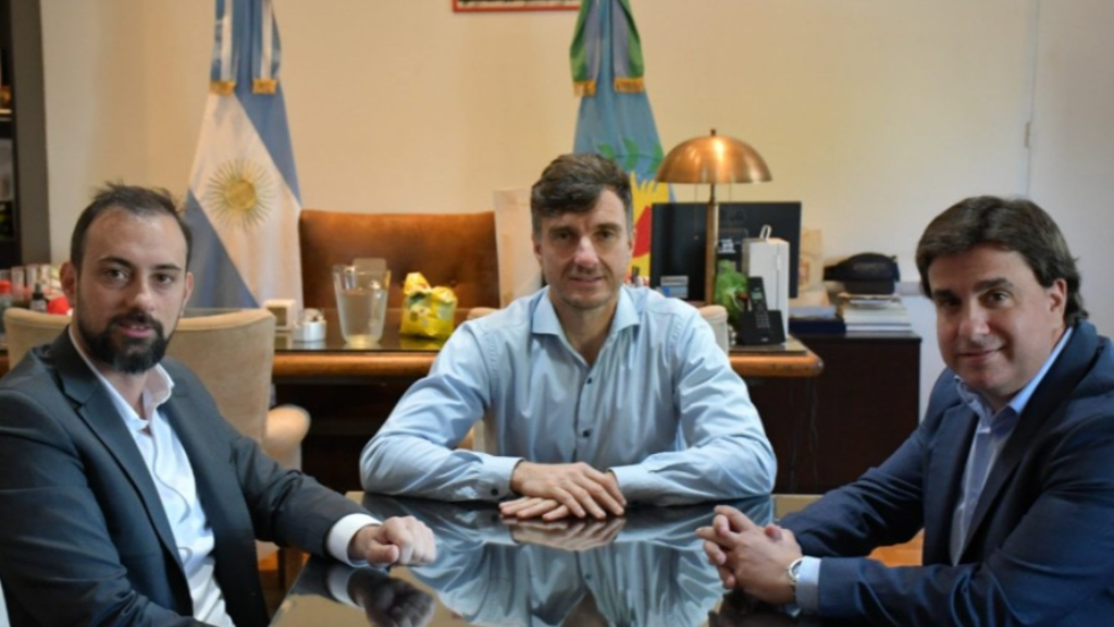 El shopping Al Oeste, en Haedo, fue comprado por el grupo IRSA, que invertirá US$ 20.000.000 dándole prioridad a los vecinos de Morón para sus futuros puestos de trabajo.