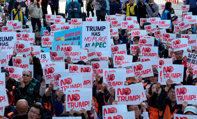Cientos de surcoreanos protestaron en Seúl contra la visita de Donald Trump