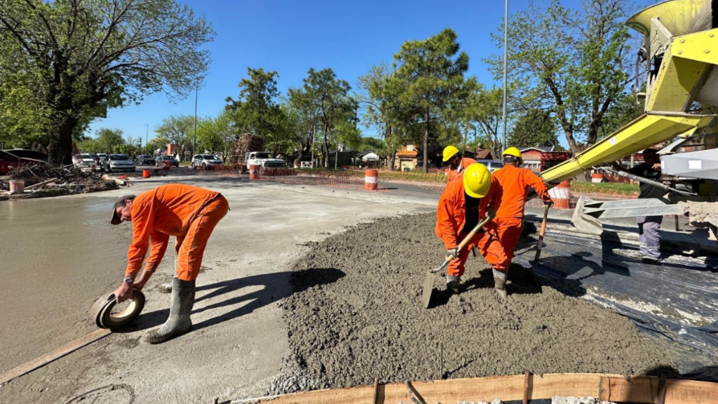 Los trabajos sobre la crucial avenida Avenida Yrigoyen de Almirante Brown se realizan entre las localidades de Longchamps y Glew, en el sur del distrito.