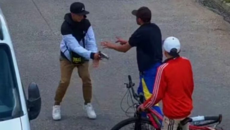 Horror en Hurlingham: discutió con un amigo, lo mató de un tiro y le robó la bicicleta sin saber que lo filmaban