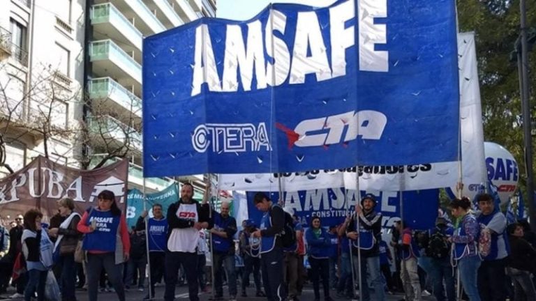El salario docente perdió un 30% del poder adquisitivo desde 2024, según Amsafe