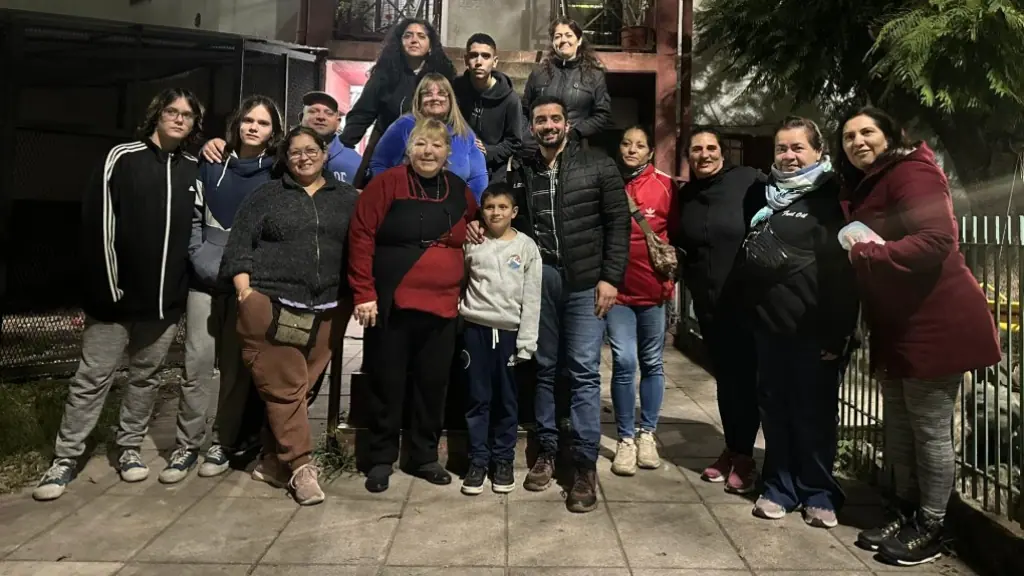 Agustín Balladares, presidente del Concejo Deliberante de Lanús y vice de Partido Justicialista local, se reunió con vecinos los barrios Pampa y Guadalupe, de Monte Chingolo.