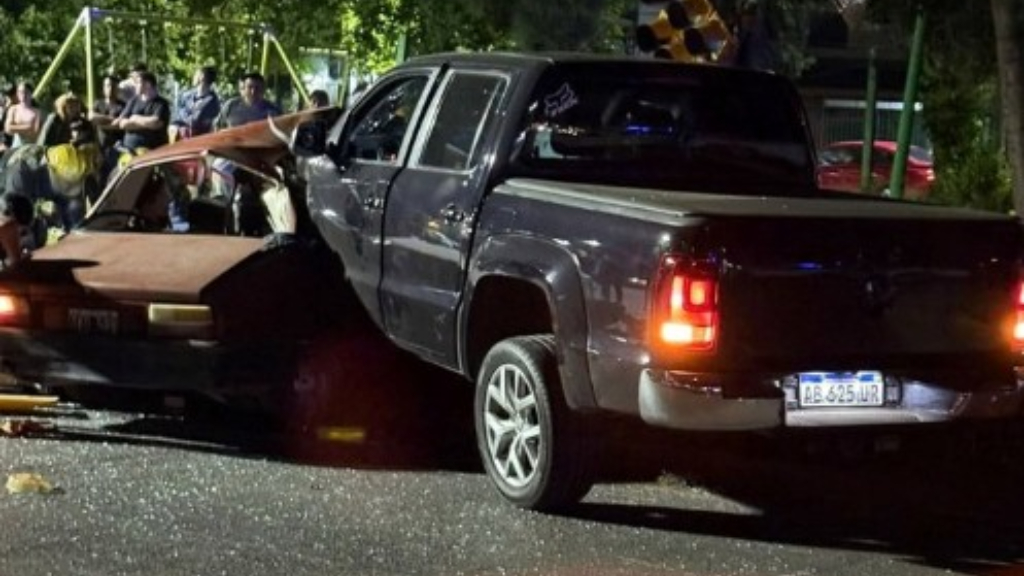 Eliana Ramírez (31) y Renzo Benítez (37) estaban casados y tenían tres hijos. Una camioneta Amarok los chocó y los mató a ambos en José C. Paz,