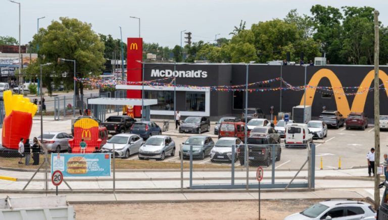 Abre un nuevo McDonald’s en un punto clave de Moreno: qué estilo tendrá y qué servicios ofrece