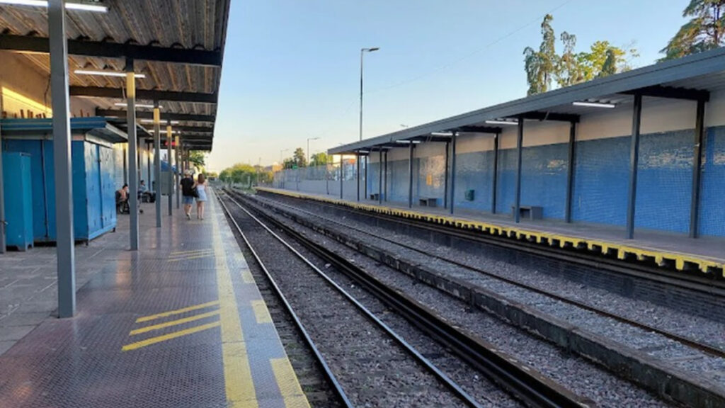 La estación General Lemos del tren Urquiza, en la Ruta 202, en San Miguel será hecha a nuevo por el gobierno nacional.