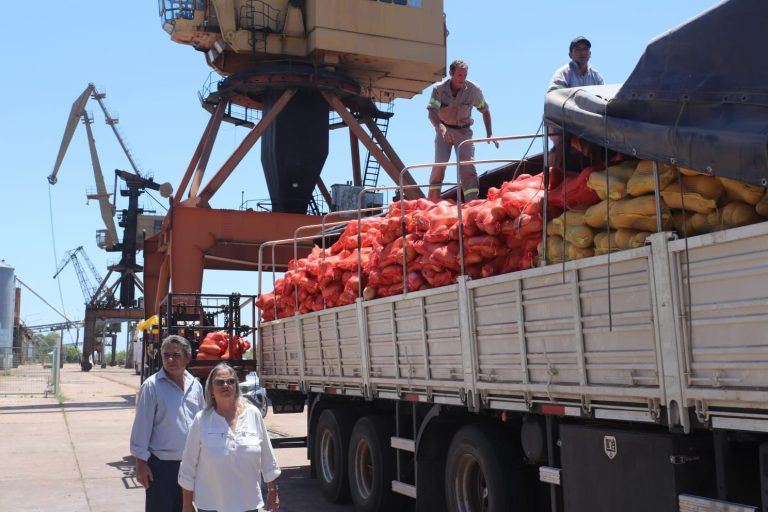🔴 PROVINCIALES | Histórico: el Puerto de Barranqueras envía a Uruguay su primera carga de zapallo chaqueño