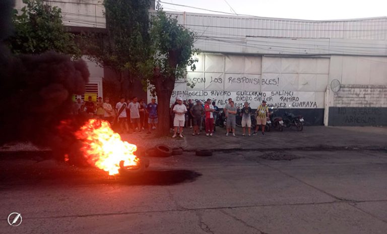 Se agudiza el conflicto en el frigorífico Euro: trabajadores reclaman en la empresa por falta de pagos