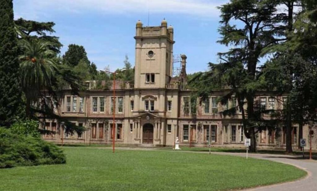El predio del Pellegrini será la sede de la nueva Universidad Nacional de Pilar.