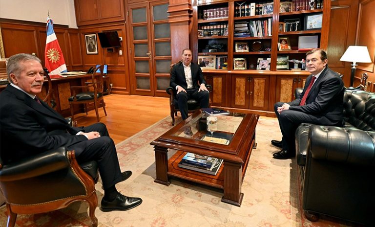 Santilli se reunió con Zamora y su sucesor Suárez, buscando apoyos para el Presupuesto y las reformas