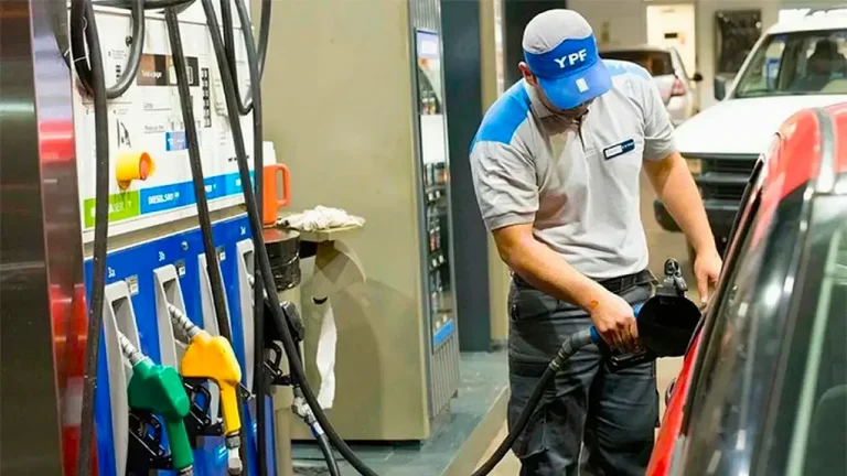 🔴 NACIONALES | YPF baja el precio de la nafta: cuándo se aplica el descuento anunciado por Horacio Marín