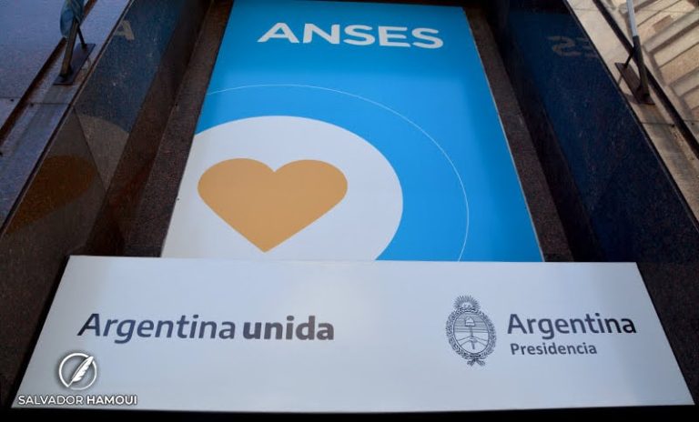 Pago de Asignaciones Familiares y AUH a beneficiarios de Anses en enero
